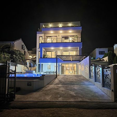 Villa Palace Al Nera โตรกีร์ ภายนอก รูปภาพ