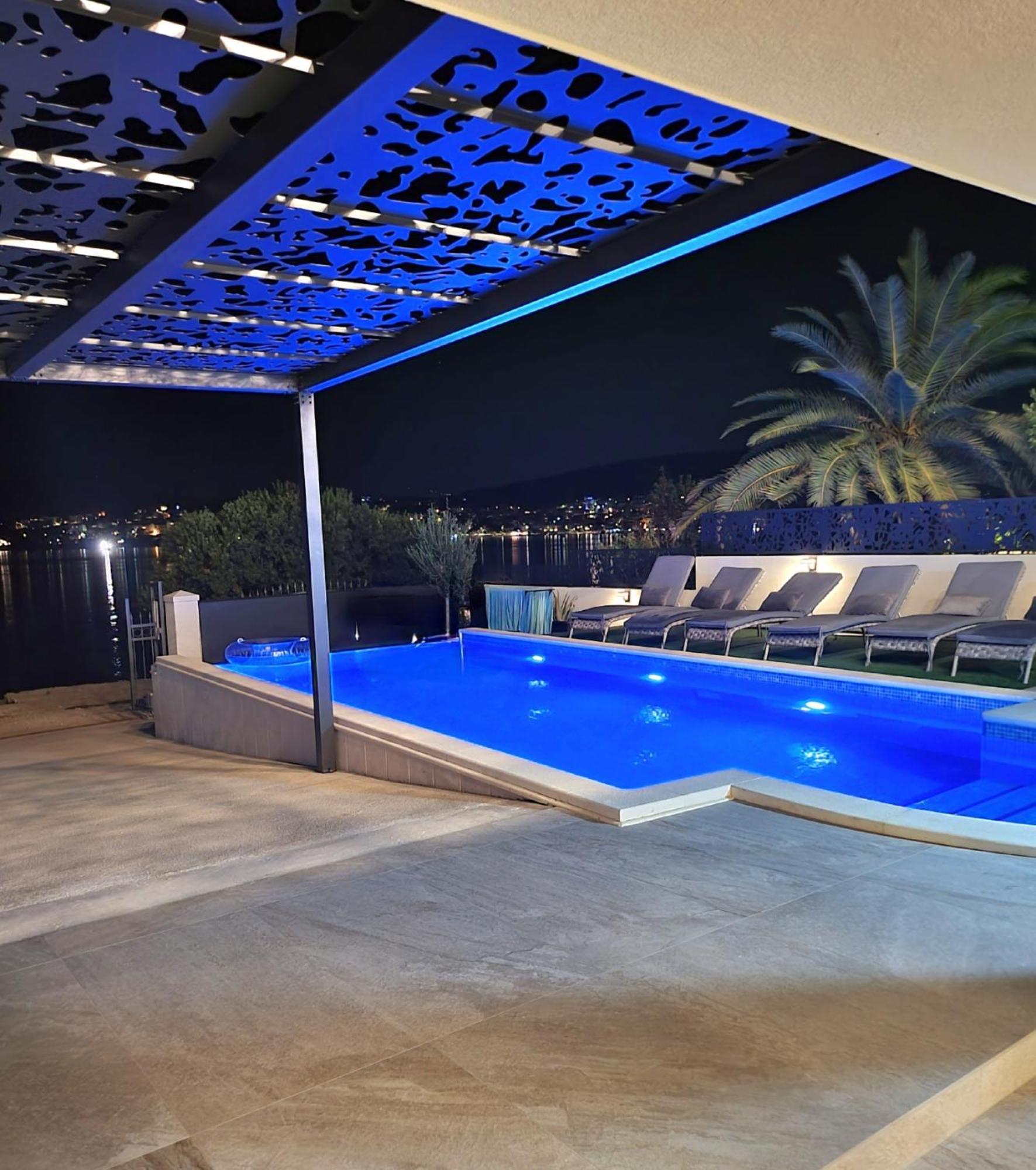 Villa Palace Al Nera โตรกีร์ ภายนอก รูปภาพ