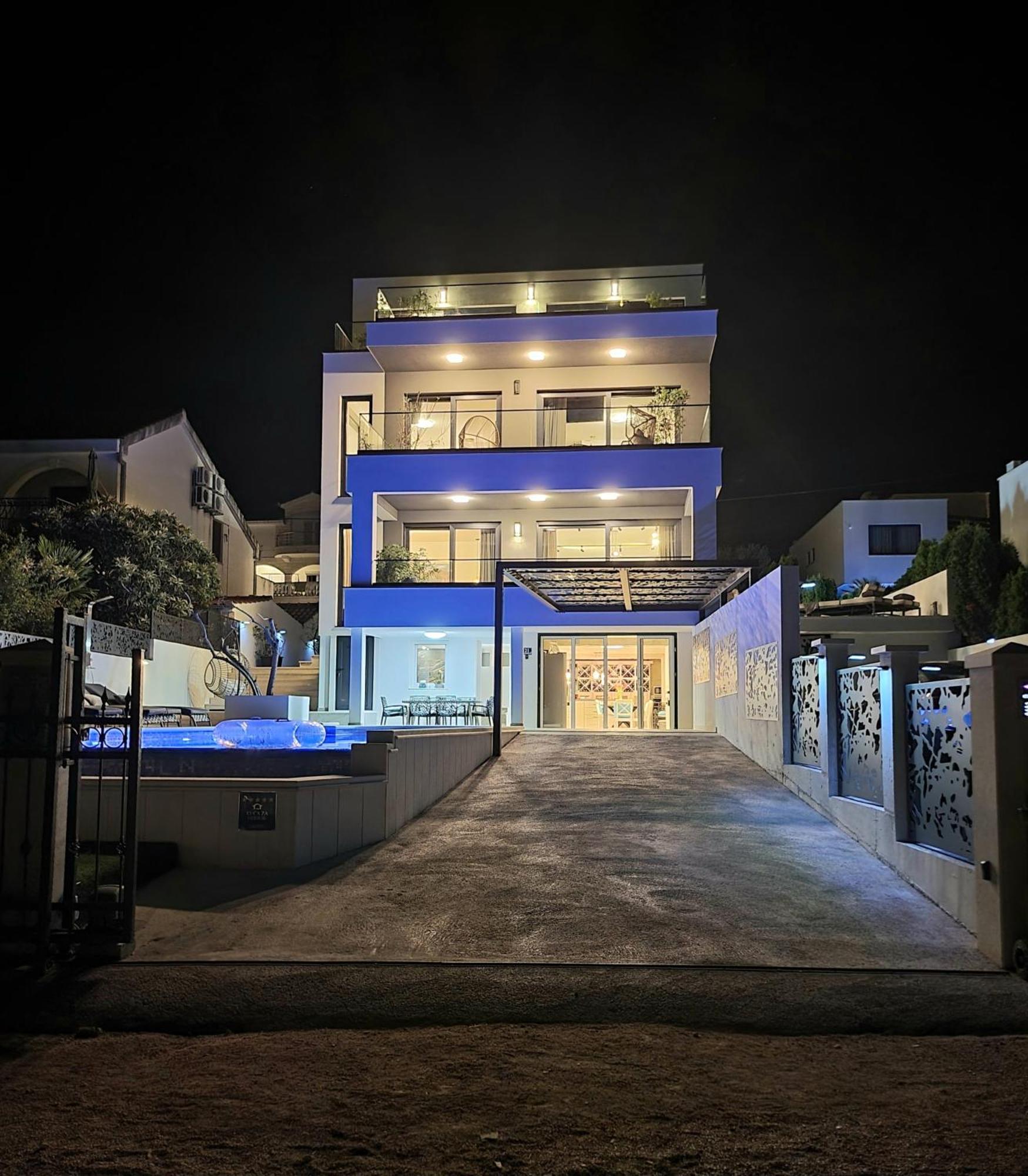 Villa Palace Al Nera โตรกีร์ ภายนอก รูปภาพ